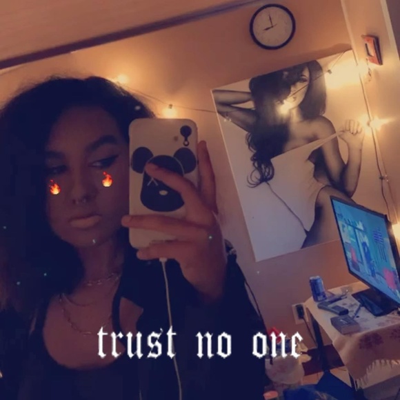 Meet your Posher, Alexis - Picture 1 of 1